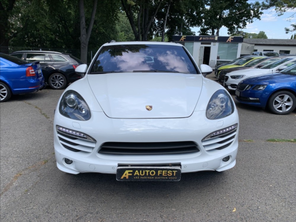 Porsche Cayenne 3,6 i ČR, SERVISKA